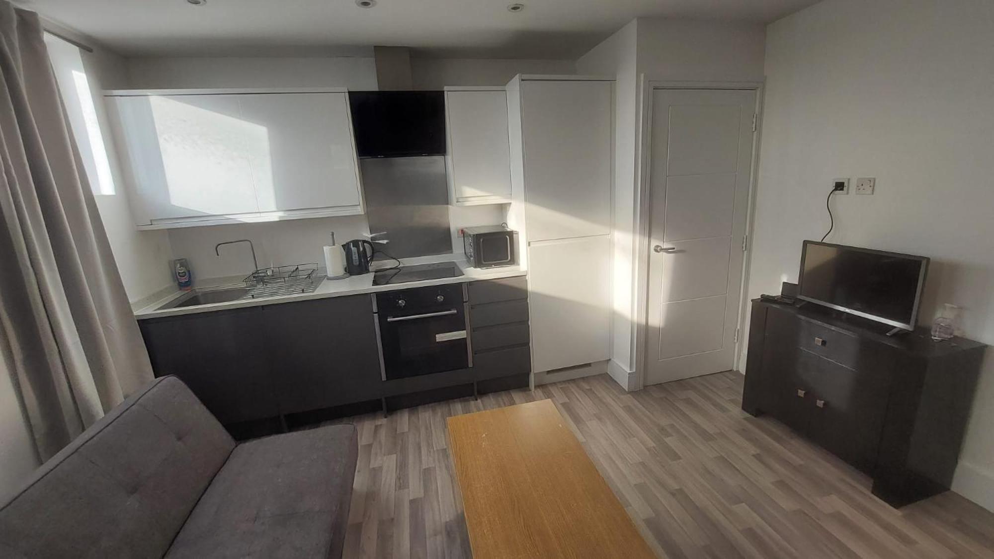 Spacious Studio Maidstone - Redecorated Oct 2023 Buitenkant foto