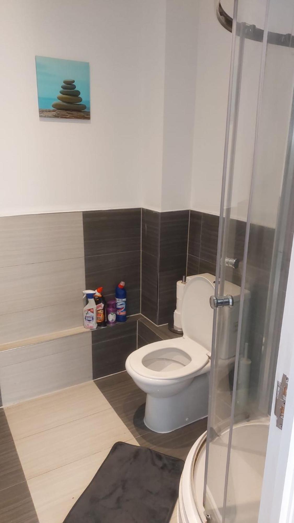 Spacious Studio Maidstone - Redecorated Oct 2023 Buitenkant foto