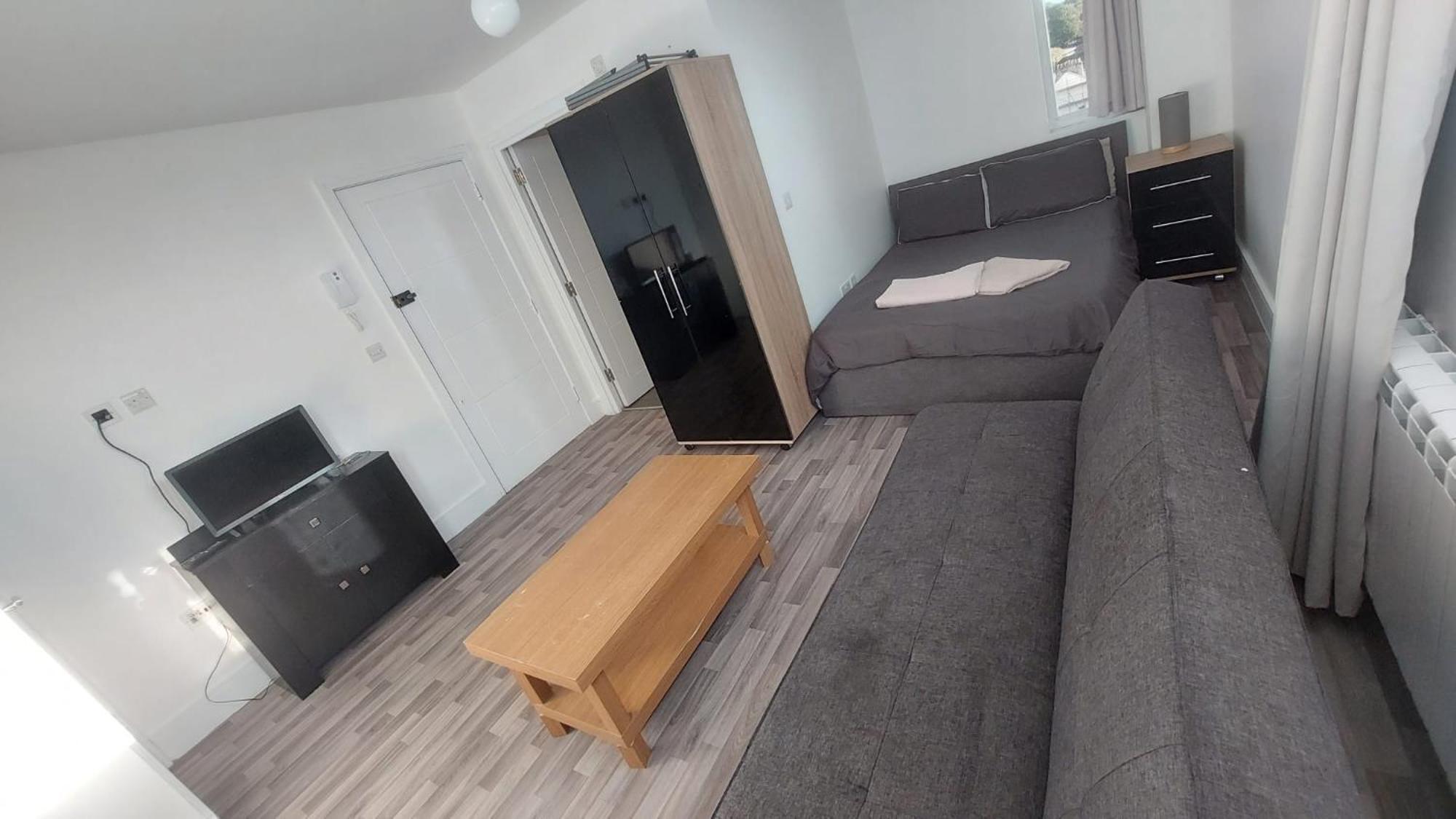 Spacious Studio Maidstone - Redecorated Oct 2023 Buitenkant foto
