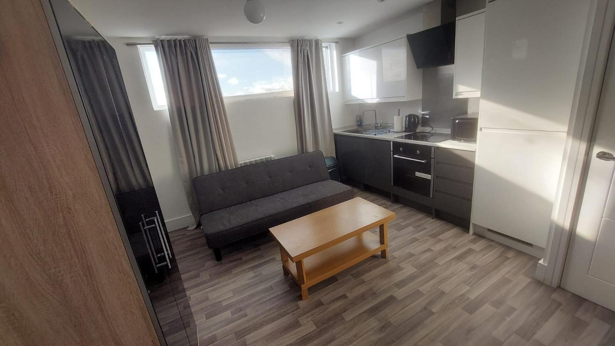 Spacious Studio Maidstone - Redecorated Oct 2023 Buitenkant foto